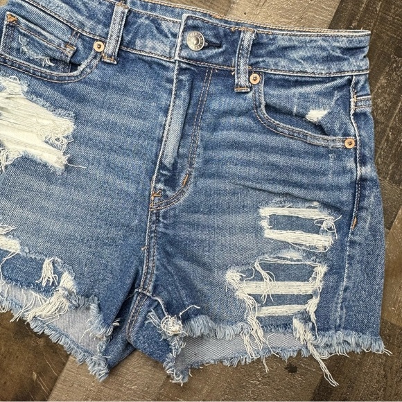 American Eagle Distressed Mom Jean Shorts size 0 - Picture 3 of 11